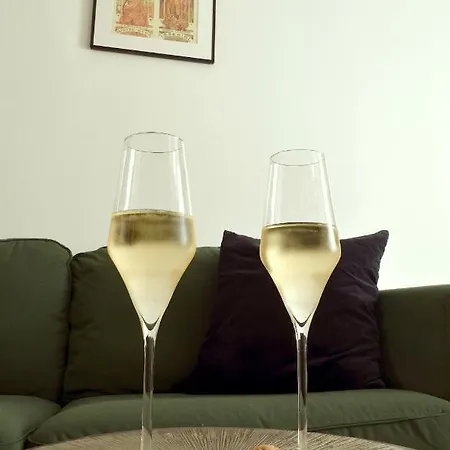 Le Petit Meslier, 15 Min Cathedrale - Old Town Apartment *